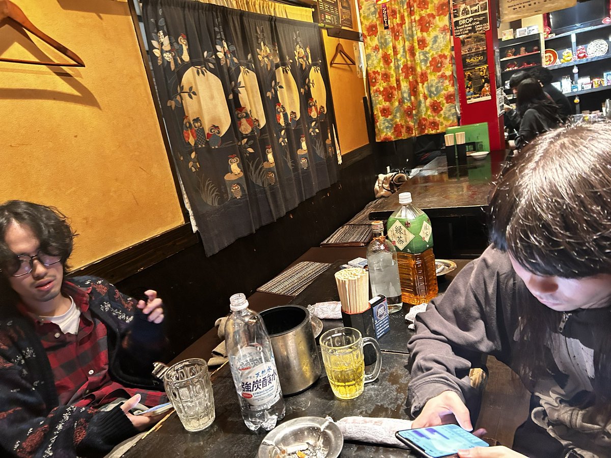 bashiko_2020's tweet image. 体調が回復して1週間ぶりに街に出てきたけどメンバーが同じ過ぎる なんでもない毎日が本当は記念日だったって、チャットモンチーも言ってたわ クソが