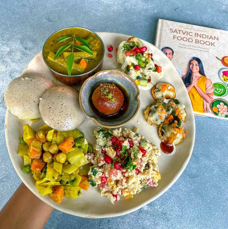 SriNithyananda's tweet image. The human bio-mechanism is consciously designed for plant-based nourishment.

One’s jaw pattern, saliva chemistry, and extended intestinal tract reveal Ahimsa as the intended lifestyle.

Choosing vegetarian food aligns the body with Dharma, radiating health, clarity, and…