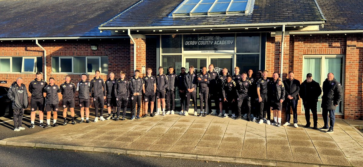 TCFC_Official's tweet image. 🙏 Huge thank you to @dcfcofficial for hosting our training session on the way to Gateshead today. 

🤝 We we’re welcomed by the Rams’ CEO Stephen Pearce. 

❤️🖤 #WeAreTheCity