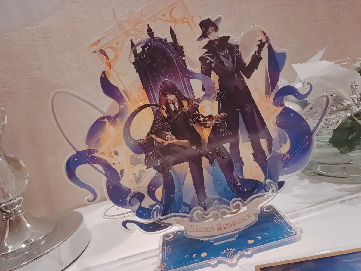 iveathe's tweet image. got my lotm merch today!
and i've got random card - dunn!! i'm happy, i love him 🥹 and this stand is BIG... i think i need leonard too... i shouldn't separate them