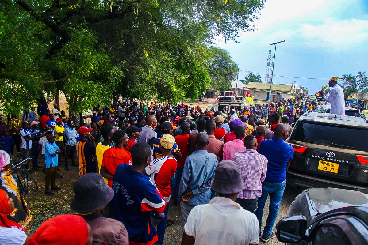 Mgombea Urais Kupitia Chama cha Ukombozi wa Umma CHAUMMA Mh. Salum Mwalim. Ameendelea kampeni za kuomba ridhaa kwa watanzania ambapo akiwa Malampaka,Jimbo la Maswa Magharibi, Mkoani Simiyu. Leo October 24, 2025.
#UwakilishiMakini 
#Chaumma2530