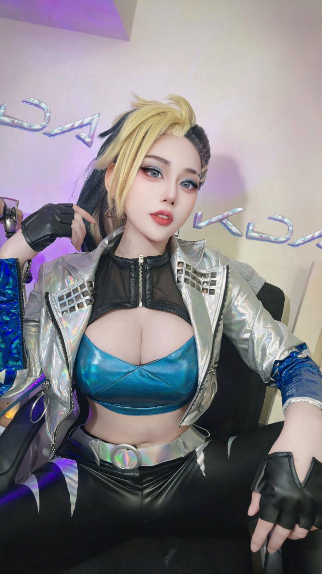 deleting in 6 hours, but whoever likes &amp; says hi, i’ll send a nudie in dm 💜 https://t.co/WWLbTpJiyn