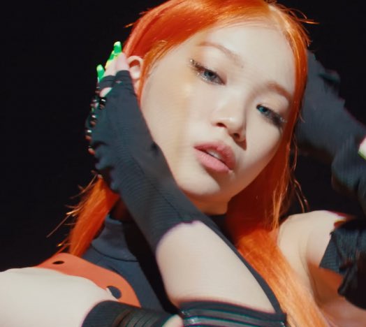 SamuelWithBeard's tweet photo. If I had a coin for every orange hair woman that gives me a reason to live I would have two coins https://t.co/zo6O5tQjbh