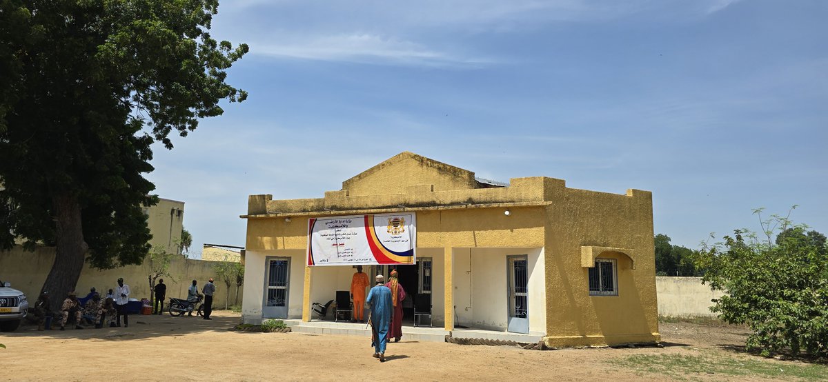 FrancisUNDP's tweet photo. Bienvenue à Bongor, dans la province du Moyen Kebbie Est, où la caravane de sensibilisation à la décentralisation poursuit son cours. Le ministre d'État partage la vision nationale et les enjeux avec les autorités locales. Il s'agit d'un travail fondamental et indispensable. https://t.co/t4er3s8wpA