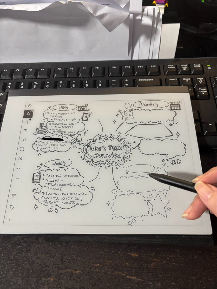 palmerdebra's tweet image. Everyone’s using AI to map out their work tasks these days. Me? I go to the drawing board — my reMarkable, quite literally. Old habits, new tech.   

#OldSchoolMeetsTech #DrawingBoardVibes #ReMarkableTablet #WorkFlowReflections #TaskPlanning #PenAndPixel