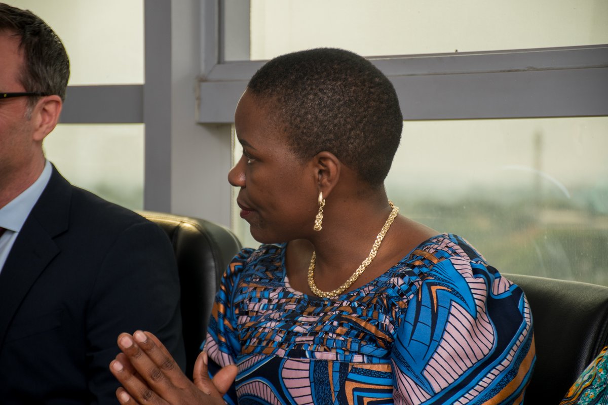 RDC_GenreEquite's tweet photo. Ce Conseil sera le pilier de la coordination des politiques de parité et du renforcement des droits des femmes en RDC, en stricte application la Loi adoptée depuis 2015. 
La signature du décret est l'étape cruciale pour cette avancée sociétale et légale. #SignezledecretCNGP https://t.co/R1DUViwqQL