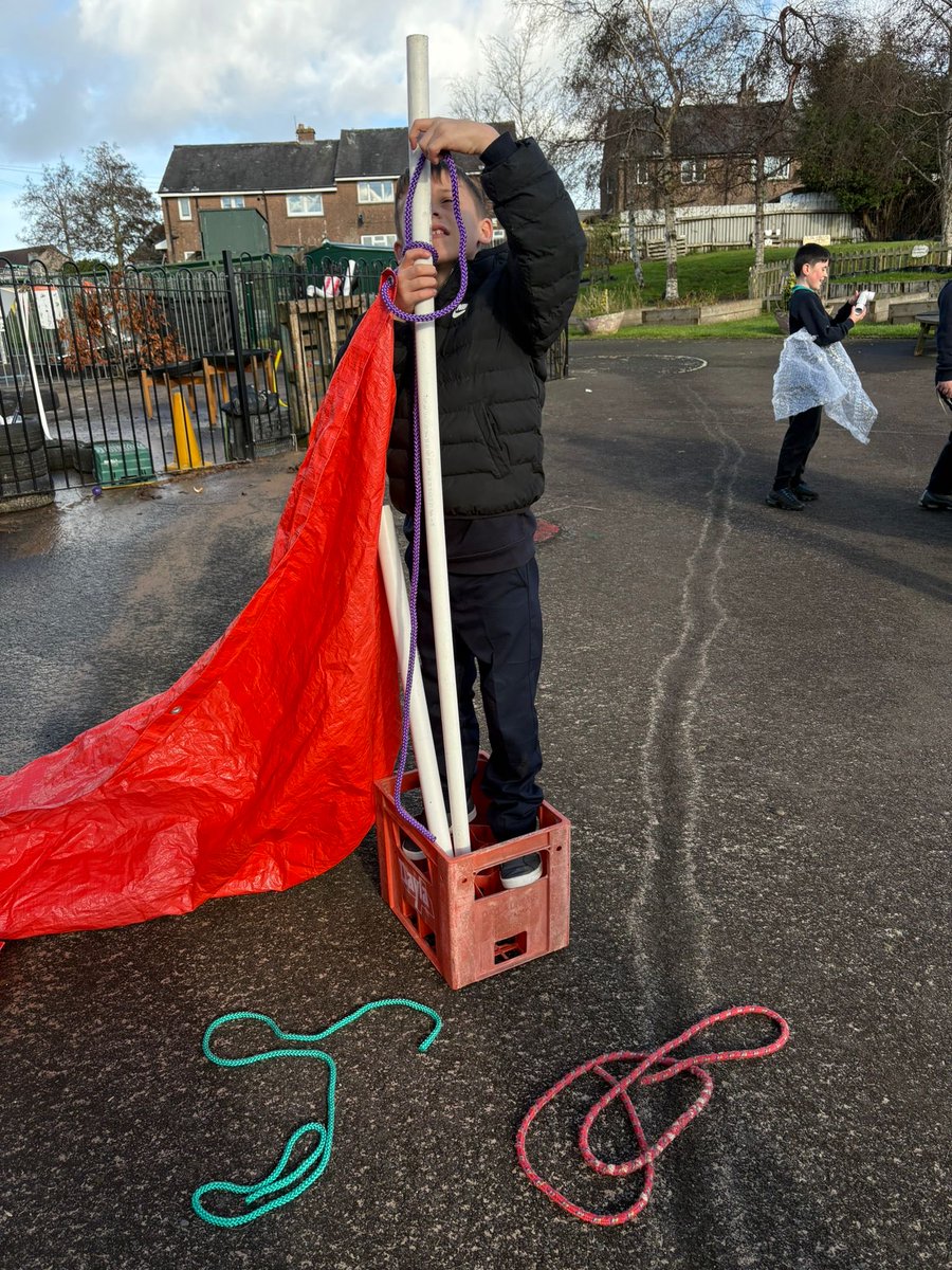 Primary 6 have been learning about outdoor shelters and knot tying. They put their skills to the test and attempted to build shelters using the outdoor loose parts.