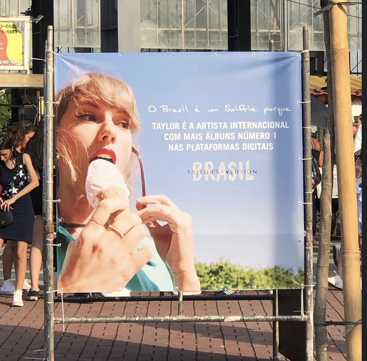 esses banners no engenhão na the eras trazem uma sensação de nostalgia tão grande