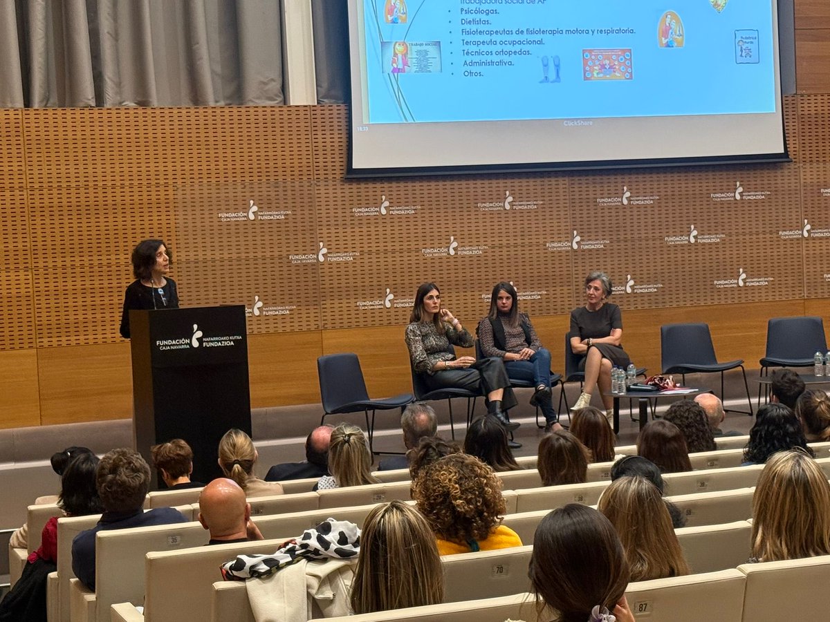 💬 En las Jornadas de <a href="/PalianNavarra/">Palian Navarra</a>, da comienzo la mesa redonda “Experiencias del final de vida en pacientes no oncológicos”, moderada por el Dr. <a href="/ccentenocortes/">Carlos Centeno</a>.