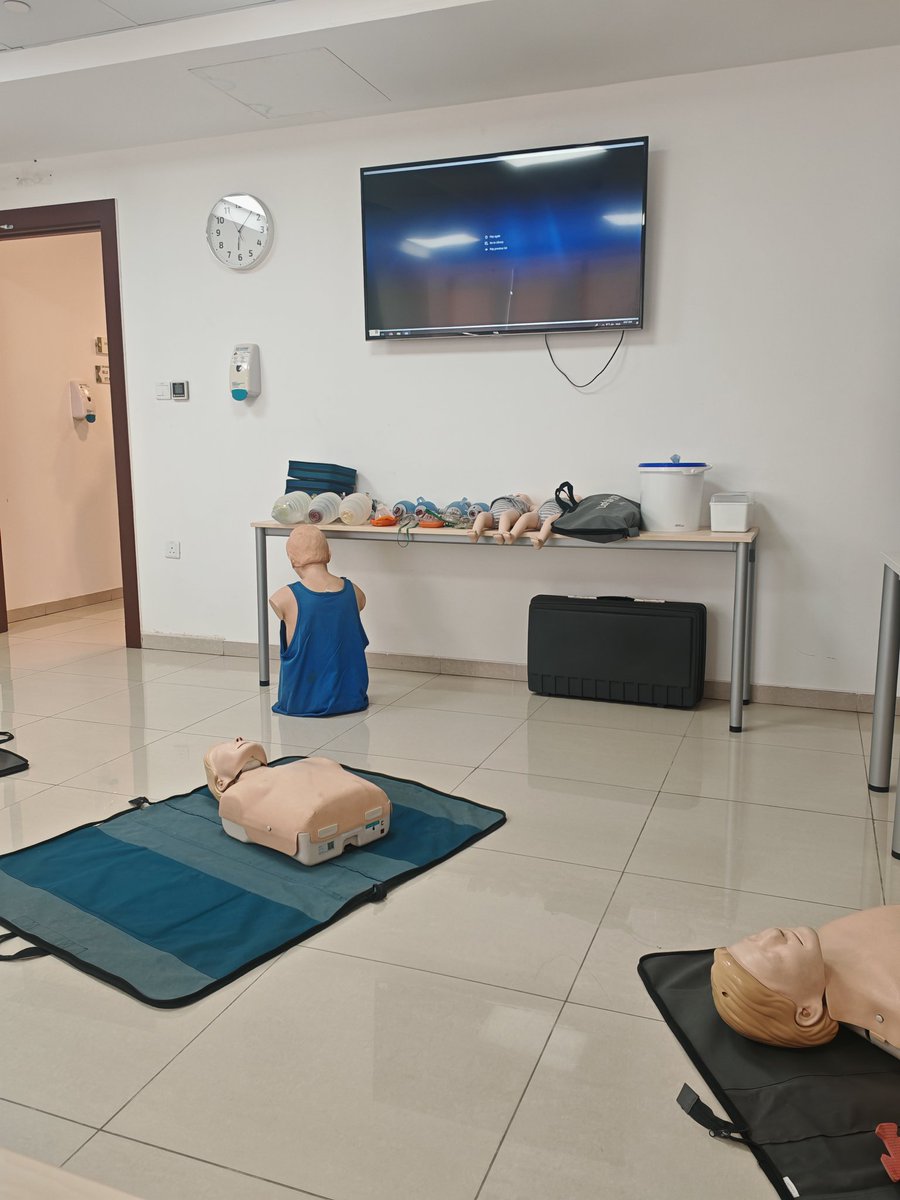 M00n_9847's tweet image. إنجاز جديد يُضاف!!! 🚑

فخورة بإتمام دورة Basic Life Support (BLS) ، تجربة ممتعة جدا وتعلّمت فيها مهارات تنقذ حياة إنسان ❤️‍🩹

شكر كبير للمدرّبين على التقديم المميز وروحهم الجميلة💫 

#BLS #CPR #BasicLifeSupport #PublicHealth #Healthcare #صحة #إنعاش_قلبي_رئوي