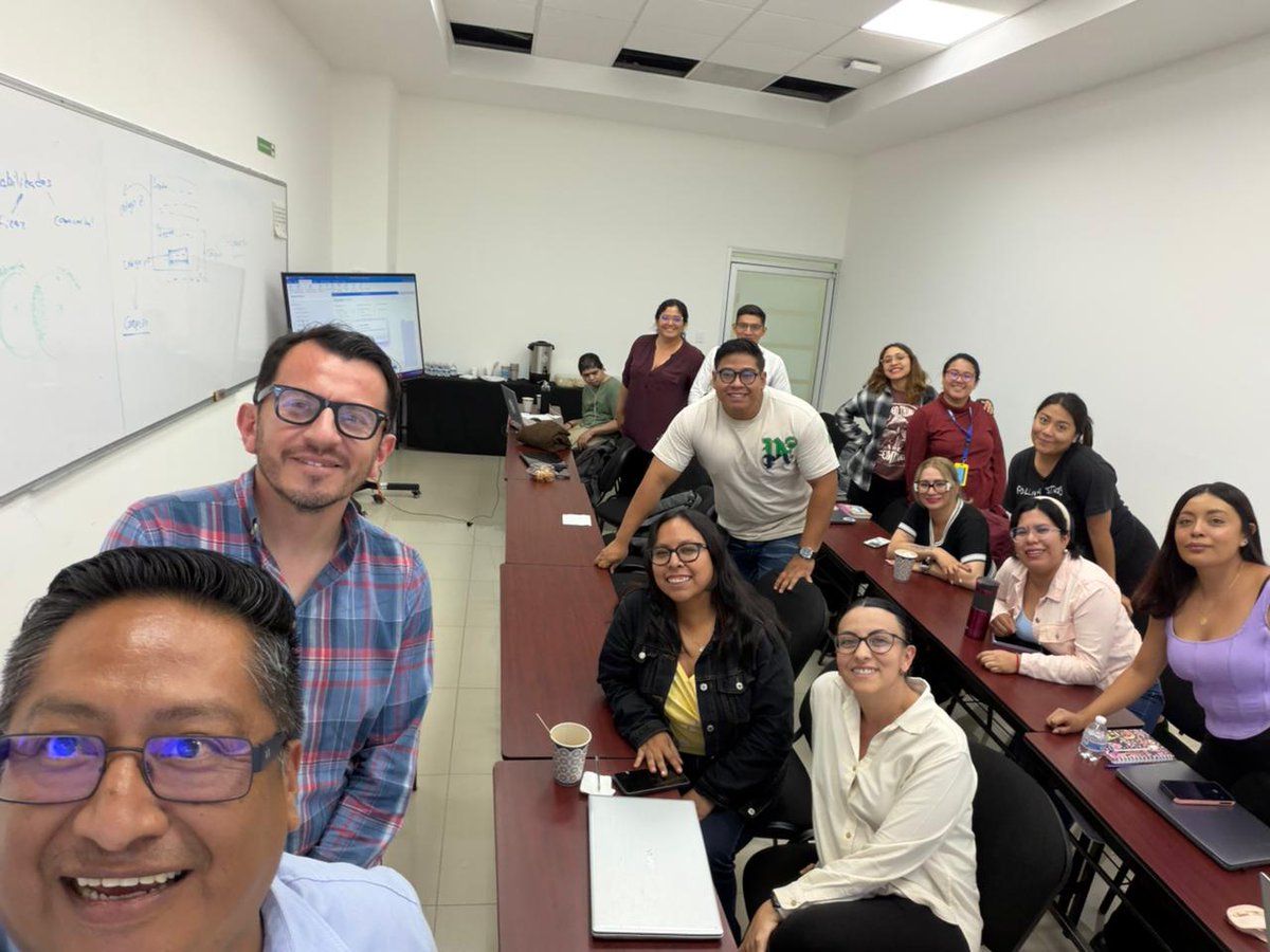 EverardoChiapa's tweet image. Ayer estuve en el @ICGDE de la @BUAPoficial con alumnos de maestría para el taller de Atlas.ti. Me siento afortunado de contribuir con la formación de nuestros tomadores de decisión.
#QualitativeAnalysis