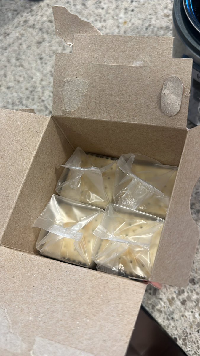 DarioFilimon's tweet image. We need to have a shrinkflation conversation about Zesta crackers. They shrink the sleeve, then the box, then the sleeve again, then the box again, THEN THE SLEEVE AGAIN