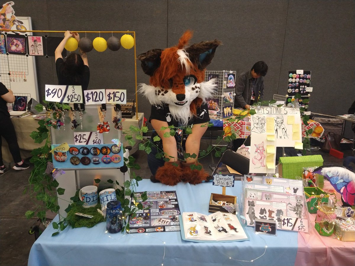 Ready to begin my day in the artist alley at confuror :D