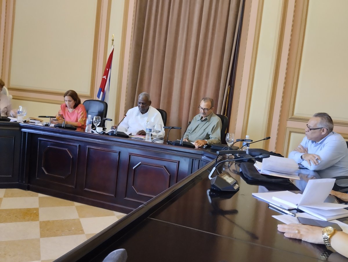 Yoamel_Acosta's tweet image. Encabezados por nuestros presidente Esteban Lazo, diputados a la @AsambleaCuba chequeamos el cumplimiento de acuerdos adoptados en relación con el Sistema de Atención Primaria de Salud junto a directivos del @MINSAPCuba y @JesusOtamendiz del @MTSS_CUBA #PoderPopular