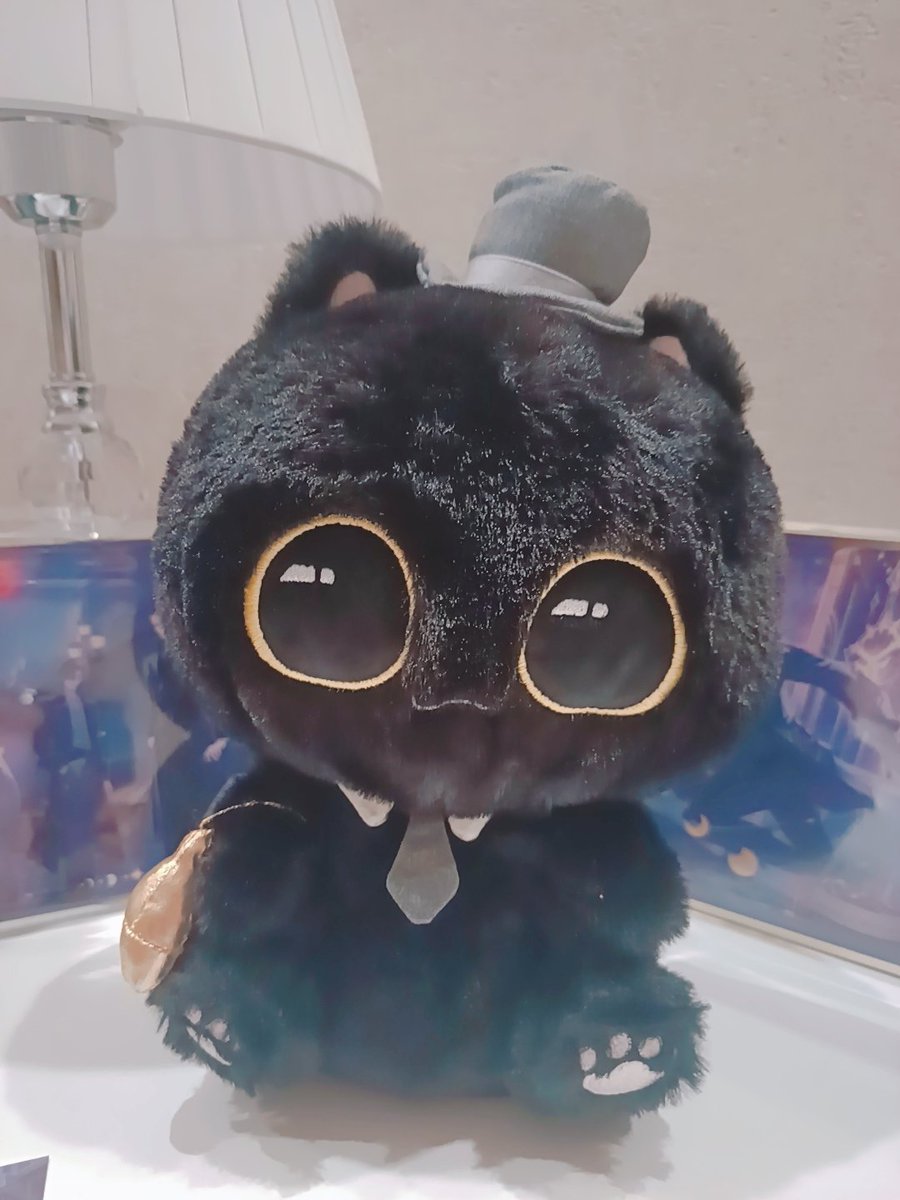 iveathe's tweet image. and here is the star of the show (not you leonard, not this time)
KEMIAO PLUSHIE
HE IS BIGGER THAN I THOUGHT, BIG HEAD KEMIAO perfect for hugs...