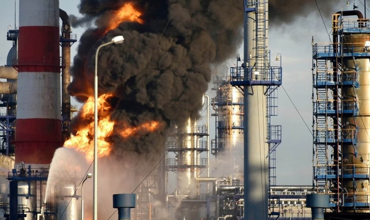 Dnes si popovídáme o tom, jak Putin dohnal Trumpa k sankcím. Úder na Rosněfť a Lukoil je tvrdou ránou, která může vést k ještě hlubším ekonomickým problémům a tím urychlit konec války.

Kladu si otázku, jak velkým musíš být imbecilem, abys Trumpa, který ti stále podával ruku,