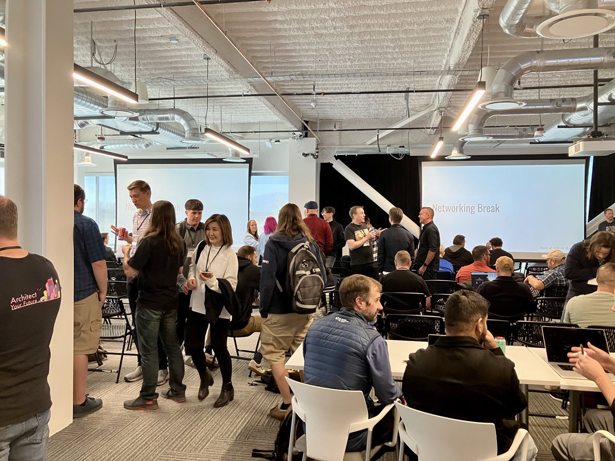 logica0419's tweet image. #GoWestConf 
Now i’m ready! 🙌
準備万端です！