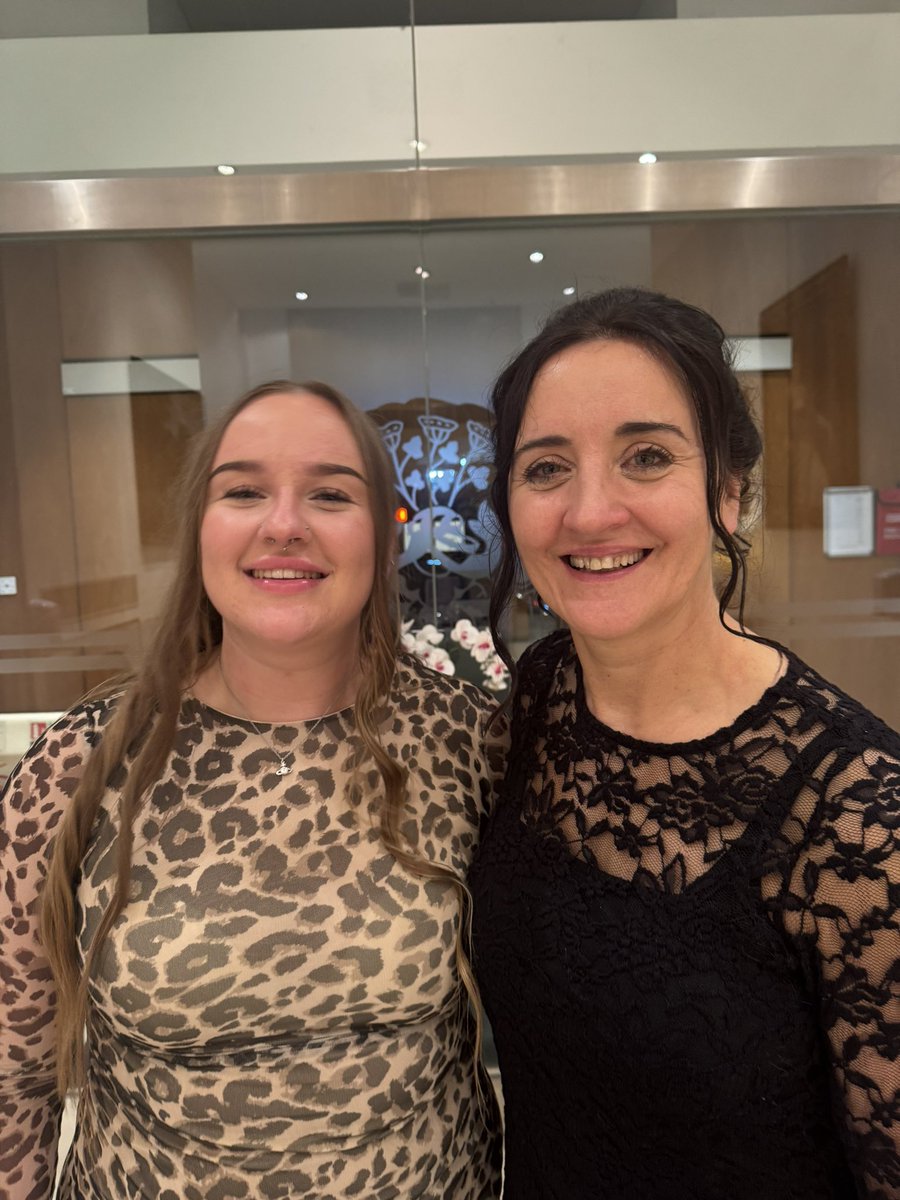 MeshCampaign's tweet image. 🏆A great evening at the Royal Society of Medicine to receive the HealthSense Award 2025 for exposing flaws in scientific #mesh studies &amp;amp; turning our findings into plain English #patientsafety @KathSansom @RuthMacLeod20