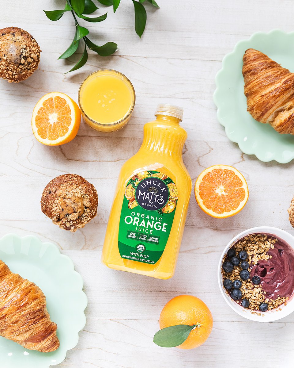 UncleMatts's tweet image. Who knew mornings could taste this good! With 100% of your RDA for vitamin C, B vitamins, thiamin, and antioxidants, Uncle Matt’s Organic Orange Juice brings all the sunshine to every morning&apos;s glass! ☀️🍊

👉 Pick up a bottle here: pulse.ly/vthgpbw25f