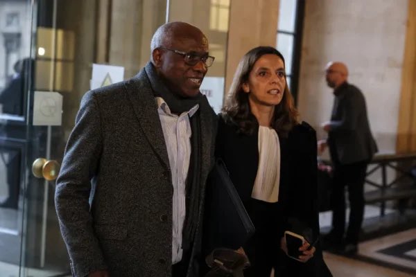 La Cour d’assises de #Paris a confirmé, dans la nuit du 23 octobre 2025, la peine de 24 ans de réclusion prononcée il y a près de deux ans contre le Dr Sosthène #Munyemana, reconnu coupable de participation au génocide perpétré contre les Tutsis en 1994 au Rwanda.

*L’intégralité