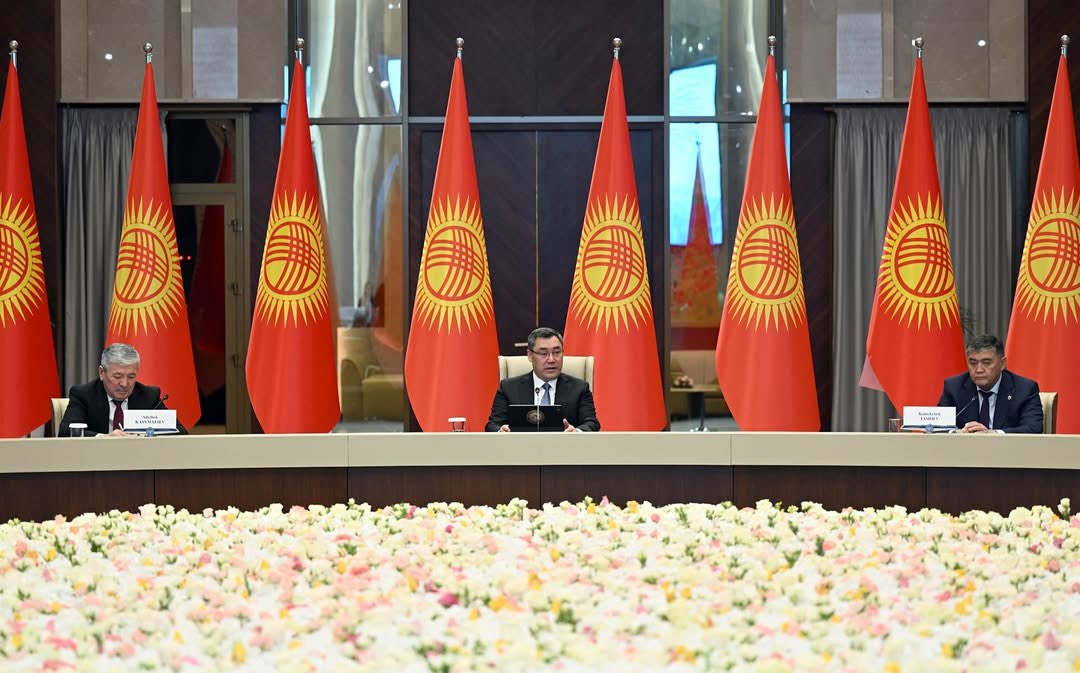 🇰🇬 President of Kyrgyzstan Sadyr Japarov chaired the second meeting of the National Council on the Development of Virtual Assets and Blockchain Technologies 

The session was attended by #Binance founder Changpeng Zhao ( CZ ) <a href="/cz_binance/">CZ 🔶 BNB</a> 

President Japarov emphasized that