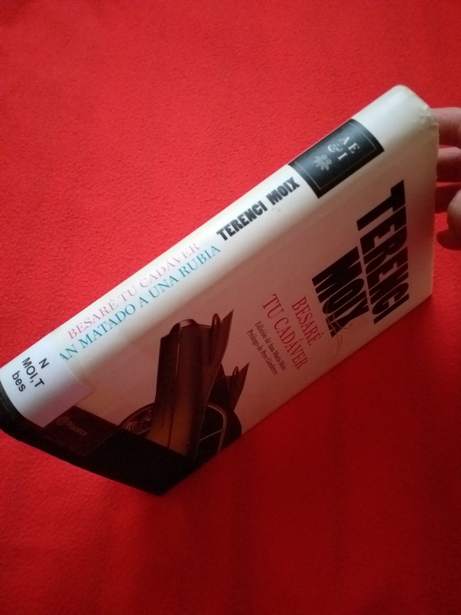 Mar____A's tweet photo. @AliaRicardo ¡Feliz! Lo cogí hace una hora. Dos novelas negras firmadas por Ray Sorel en su día y en el "último" futuro Terenci Moix. https://t.co/WNj8y6lNAS