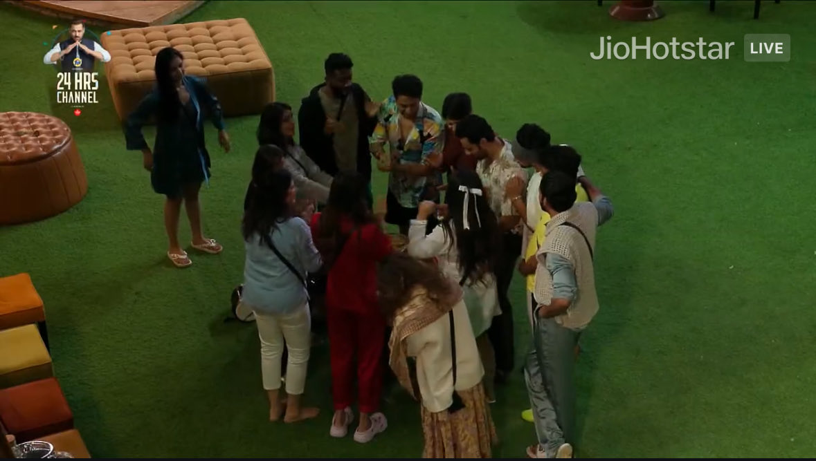 #BB19LiveFeed

#AbhishekBajaj Birthday Celebration by Housemates 🎂

Besan ke laddu and Chole Bhature prepared bcoz he was craving for it

#BiggBoss19 #BB19