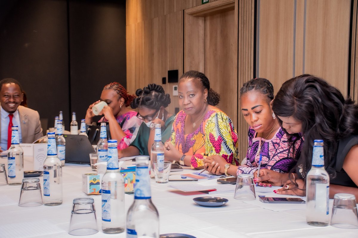 RDC_GenreEquite's tweet photo. Malgré l'impératif constitutionnel (Art. 14) de parité en #RDC, les élections de 2023 révèlent un déficit criant de représentation féminine (seulement 13 % au Parlement national). Cette lacune souligne l'urgence du mécanisme de régulation performant. #SignezledecretCNGP #Parité https://t.co/ni0RhYclq0