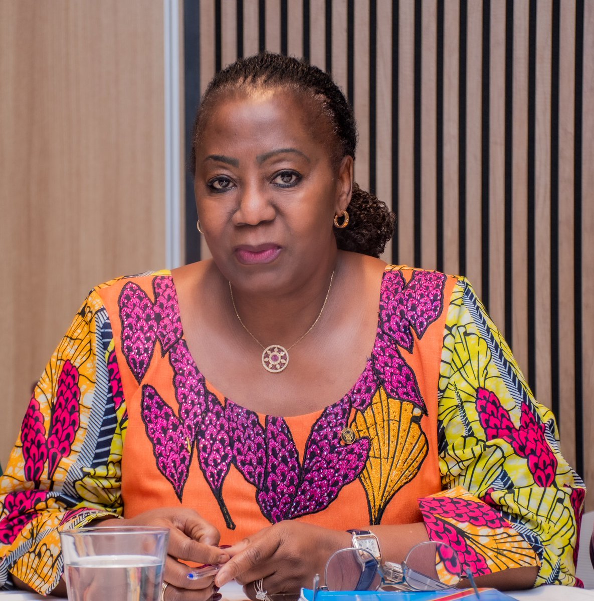 RDC_GenreEquite's tweet photo. Malgré l'impératif constitutionnel (Art. 14) de parité en #RDC, les élections de 2023 révèlent un déficit criant de représentation féminine (seulement 13 % au Parlement national). Cette lacune souligne l'urgence du mécanisme de régulation performant. #SignezledecretCNGP #Parité https://t.co/ni0RhYclq0