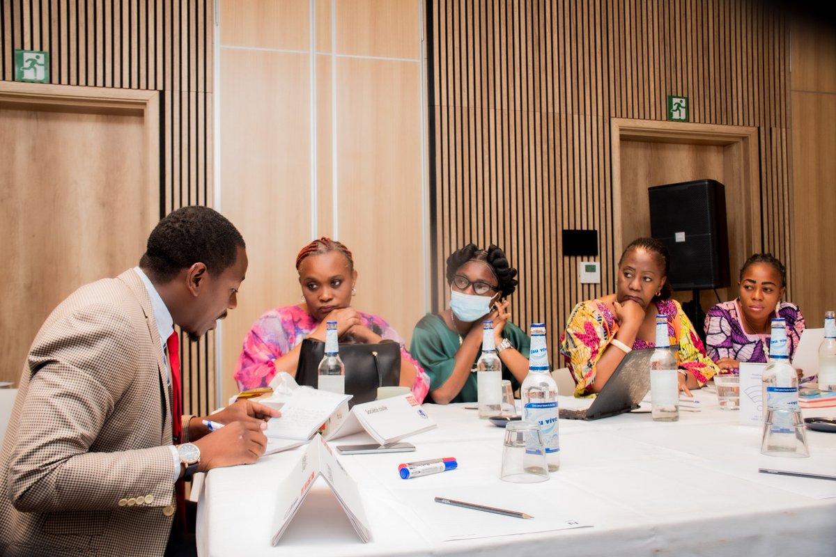 RDC_GenreEquite's tweet photo. Malgré l'impératif constitutionnel (Art. 14) de parité en #RDC, les élections de 2023 révèlent un déficit criant de représentation féminine (seulement 13 % au Parlement national). Cette lacune souligne l'urgence du mécanisme de régulation performant. #SignezledecretCNGP #Parité https://t.co/ni0RhYclq0
