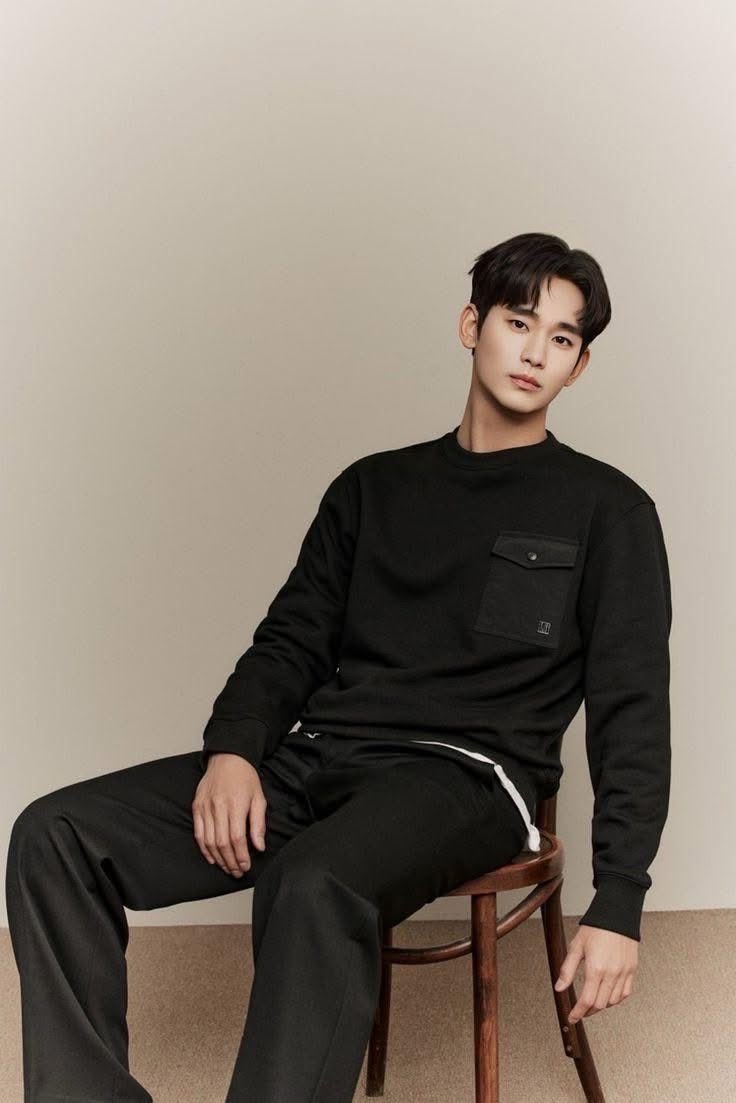 Haters right now are filled with envy because despite it all.. #KimSooHyun is still on top and better than their faves 😘

#WeStandWithKimSooHyun