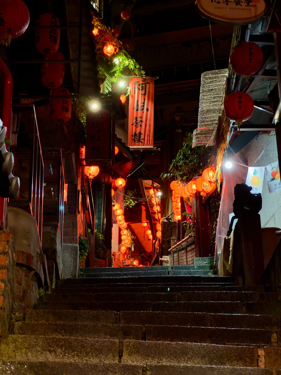 byejapp's tweet image. 👻 七月の九份の夜は、ちょっと賑やかに見えました|||一見、閑散とした通りです😊🌙✨