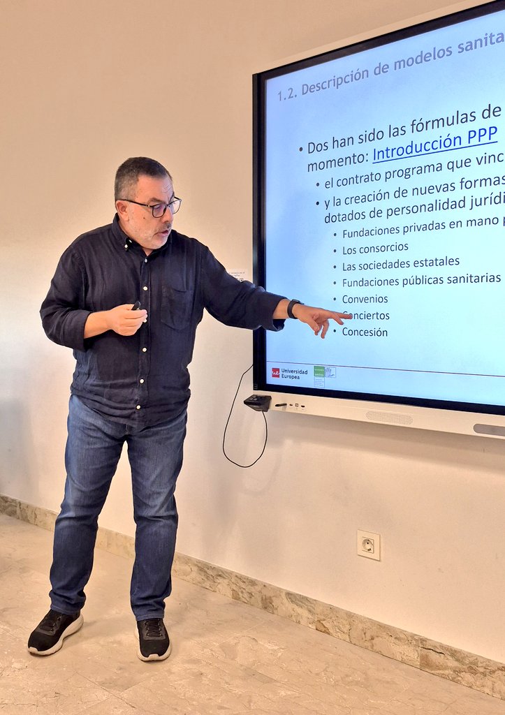 SEDISA_NET's tweet image. 👋Ricardo Trujillo inicia la primera clase del #MUGYPS hablando de la  introducción a los modelos sanitarios en #gestión. Hoy se habla de concesiones, empresa pública, funciones y otros modelos dentro del sector sanitario 🏥