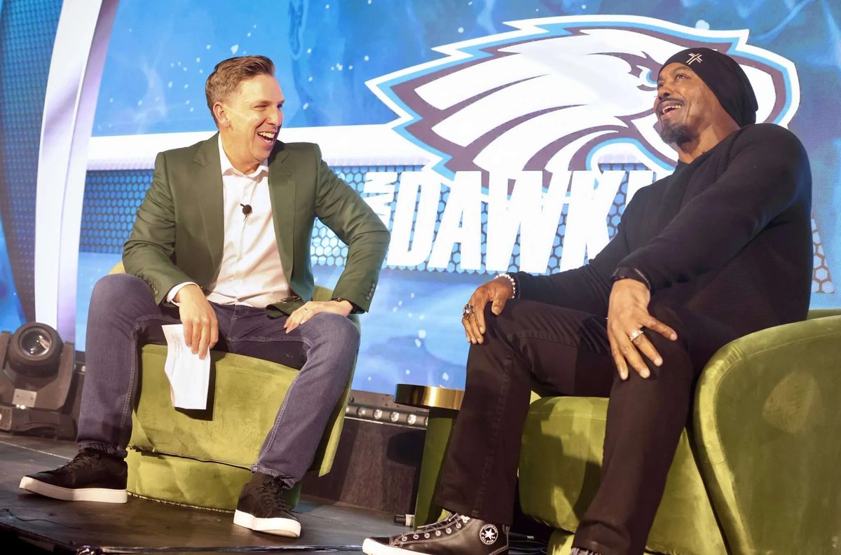 solowaywright's tweet image. SW was proud to sponsor the 27th Annual Ottawa Celebrity Sports Dinner supporting @soloway_jcc! NFL legend Brian Dawkins inspired a sold-out crowd, helping raise $340K+ for programs that strengthen our community. 📸@CarolinePhil
carolineinthecapital.ca/nfl-legend-bri…
#SolowayWright #GivingBack