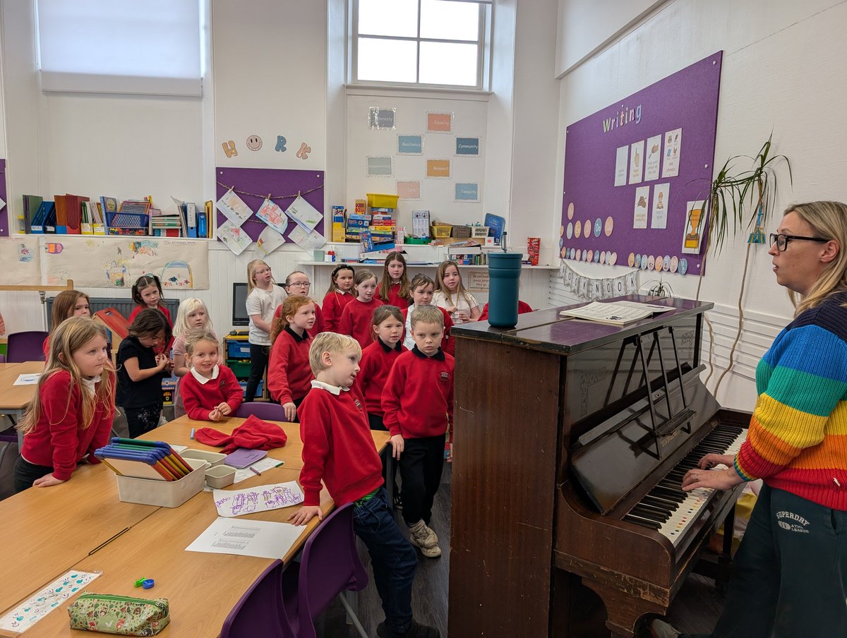 dalips_elc's tweet photo. We welcomed the return of ‘Options/Life Skills’ today! 🎉🥳

From P1 - P7, pupils enjoyed a fantastic range of activities. As we now also celebrate 'Family Fridays' with our shared school of Glenbarr PS, this made the re-launch even more special! 🥰

@abc_OCTF Lifelong Learners https://t.co/BSG6qZr7H5