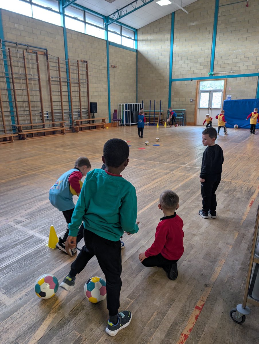 dalips_elc's tweet photo. We welcomed the return of ‘Options/Life Skills’ today! 🎉🥳

From P1 - P7, pupils enjoyed a fantastic range of activities. As we now also celebrate 'Family Fridays' with our shared school of Glenbarr PS, this made the re-launch even more special! 🥰

@abc_OCTF Lifelong Learners https://t.co/BSG6qZr7H5