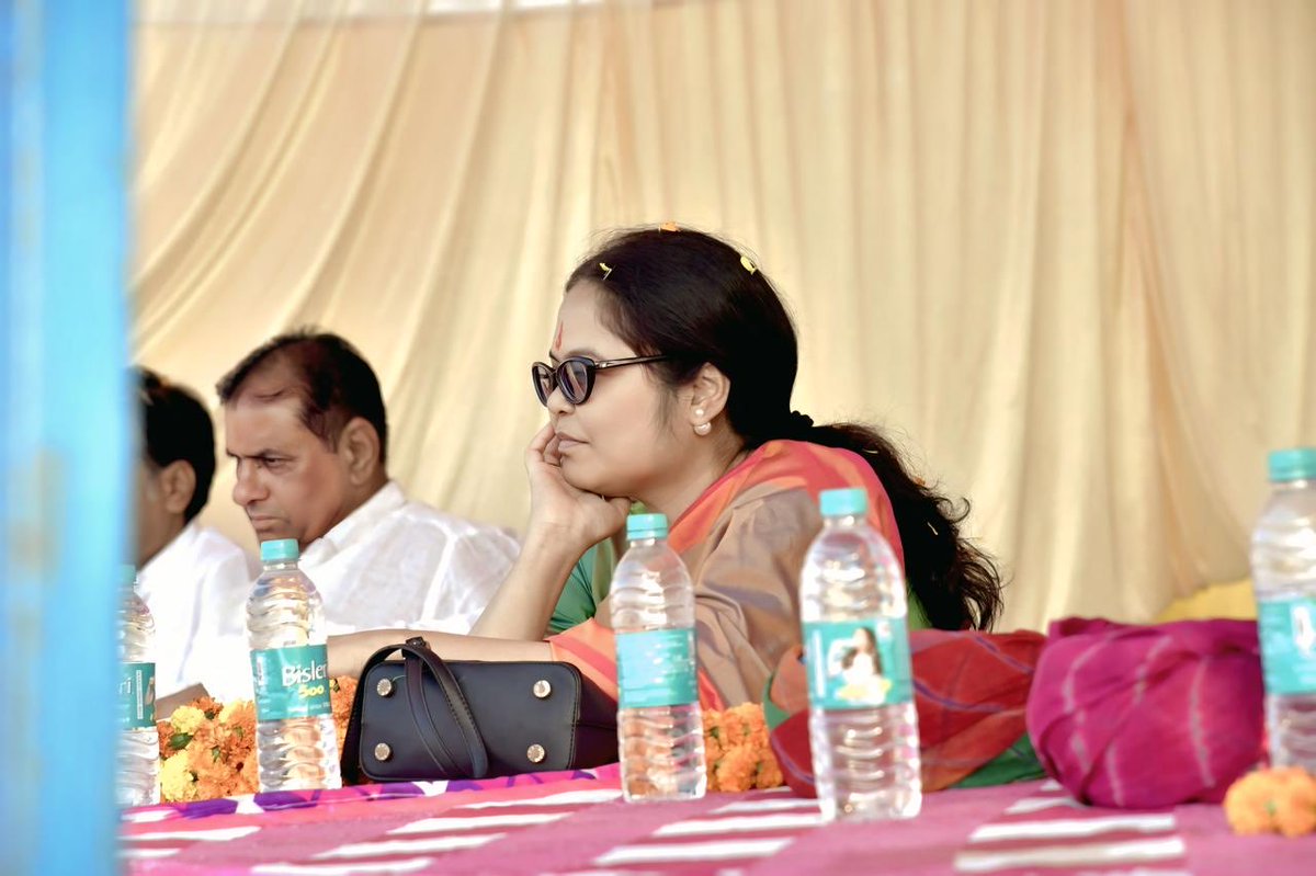 dr_chayanika's tweet image. मेलूसर पंचायत लीग 🏏
म्हारे गाँव का IPL कुछ कम है के? 😎
जहाँ चौके-छक्के के साथ गूँजता है जुनून और जज़्बा!
#MPL2025 #VillageVibes #CricketWithPride #राजस्थानीस्टाइल