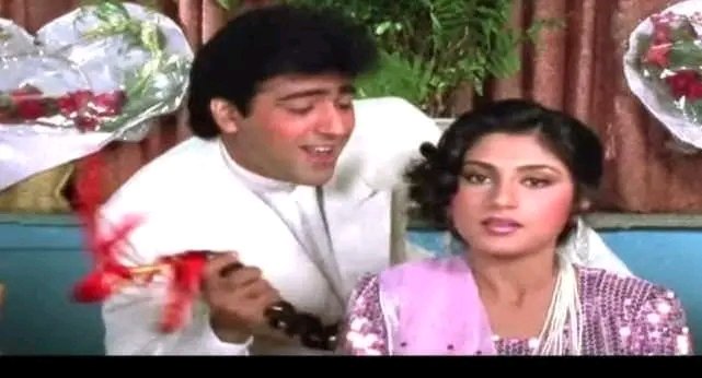 youtu.be/uDNSYOAQFZQ?si…
काली तेरी चोटी है परांदा तेरा लाल नी 
रूप की ओ रानी तू परांदे को सम्हाल नी 
#रूपा_गांगुली #गीतमाला