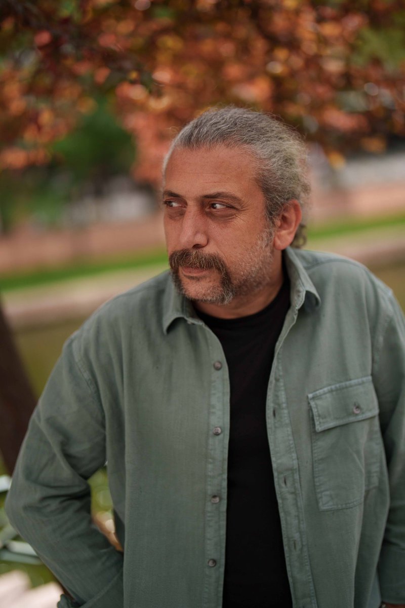 Muhterem Eskişehirliler... Yarın (Cumartesi) Saat 12.00/17.00 arası Adımlar Kitabevinde olacağım inşallah. İmzaya ve muhabbete beklerim...