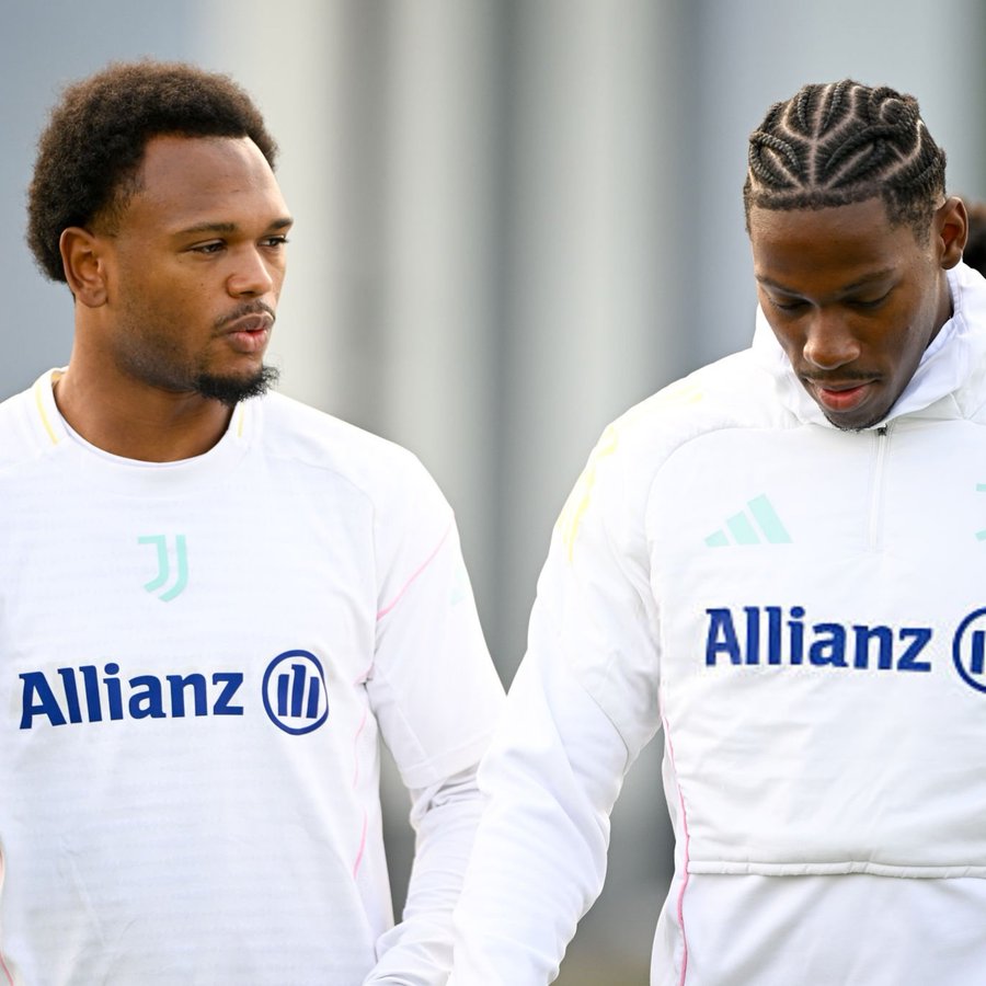 لا استامپا :

« یووه 304 دقیقه ست که گل نزده. آخرین گلی که یکی از مهاجمینشون زد؟ ولاهوویچ مقابل دورتموند یعنی 540 دقیقه از اون زمان گذشته! 3 شماره 9 اشون (ولا و اُپندا و دیوید) در 6 بازی گذشته بطور متوسط فقط 38 بار توپ رو لمس کردن و فقط کلاً 5 گل زدن ؛ 4 تا ولا و 1 دیوید... »