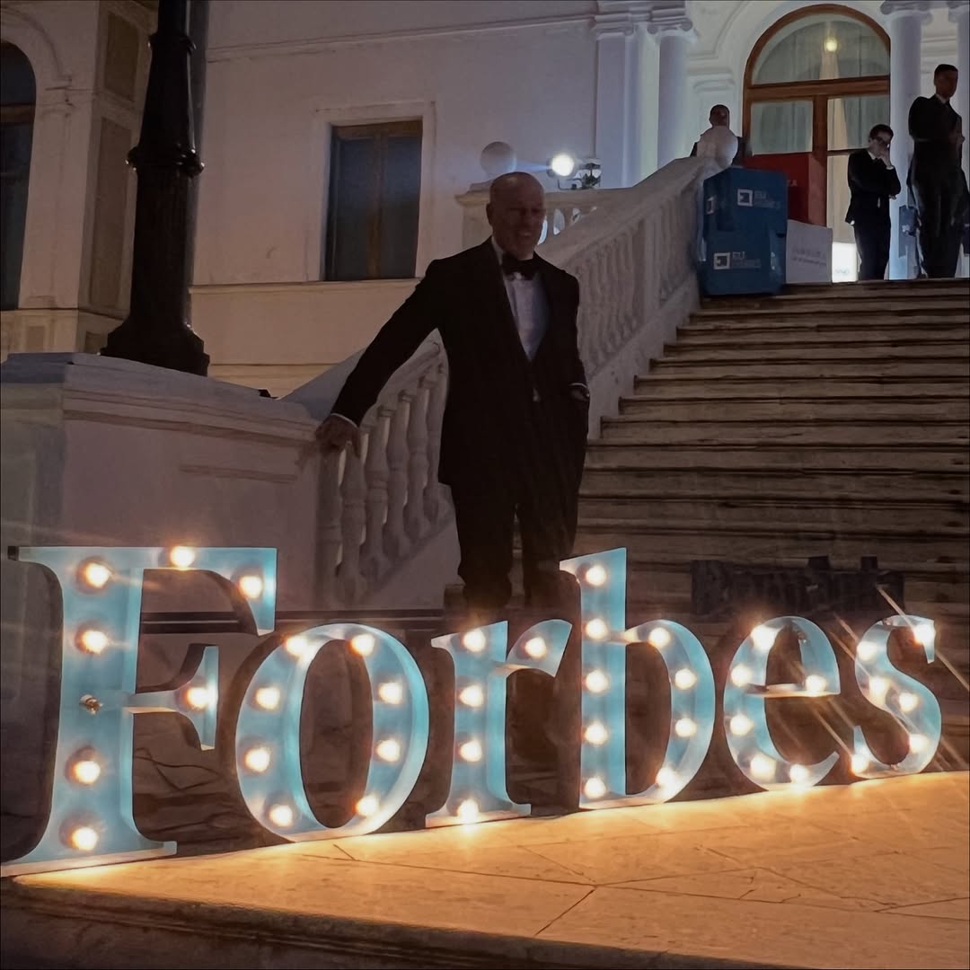 Great night in Bucharest at Forbes 500 Gala, thank you Forbes for having me as speaker at this great event. <a href="/ForbesRo/">Forbes Romania</a>  <a href="/eleopieroni/">Eleonora Pieroni</a>  #forbes #forbesmagazine <a href="/Forbes/">Forbes</a>  #bucharest #gala #speaker