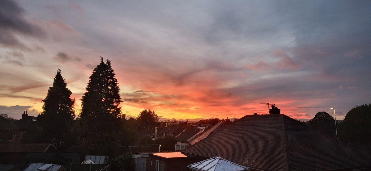 What a beautiful sunset tonight!!
😍🌄😍
#sunsetvibes #sunset #Yorkshire