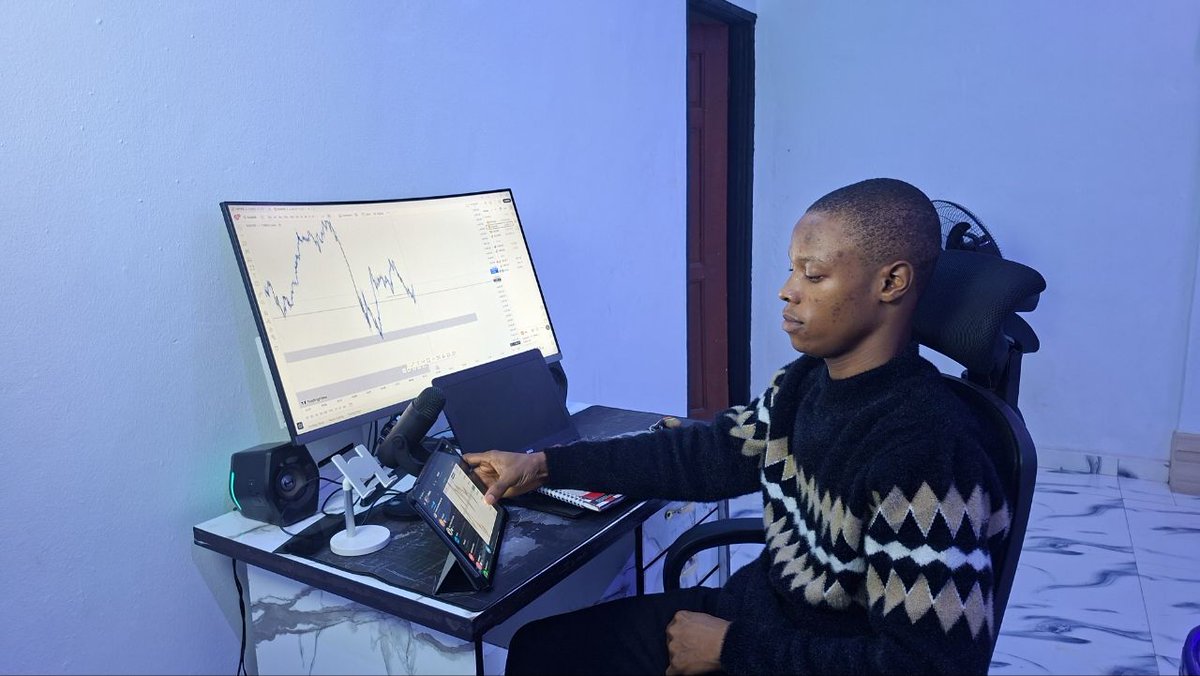 Godswillelolen's tweet image. First slide was A year ago.... 

If it was easy... everyone will be doing it... so keep going Champ 🏆 💪