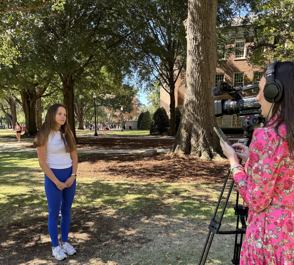 GWSCatUA's tweet image. Behind the Scenes at GWSC today with our intern, Counts, she’s working on something exciting. Details coming soon. 👀 👏 😆 🤳

#GWSC #UA #StudentInvolvement