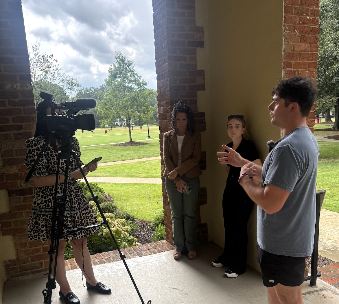 GWSCatUA's tweet image. Behind the Scenes at GWSC today with our intern, Counts, she’s working on something exciting. Details coming soon. 👀 👏 😆 🤳

#GWSC #UA #StudentInvolvement