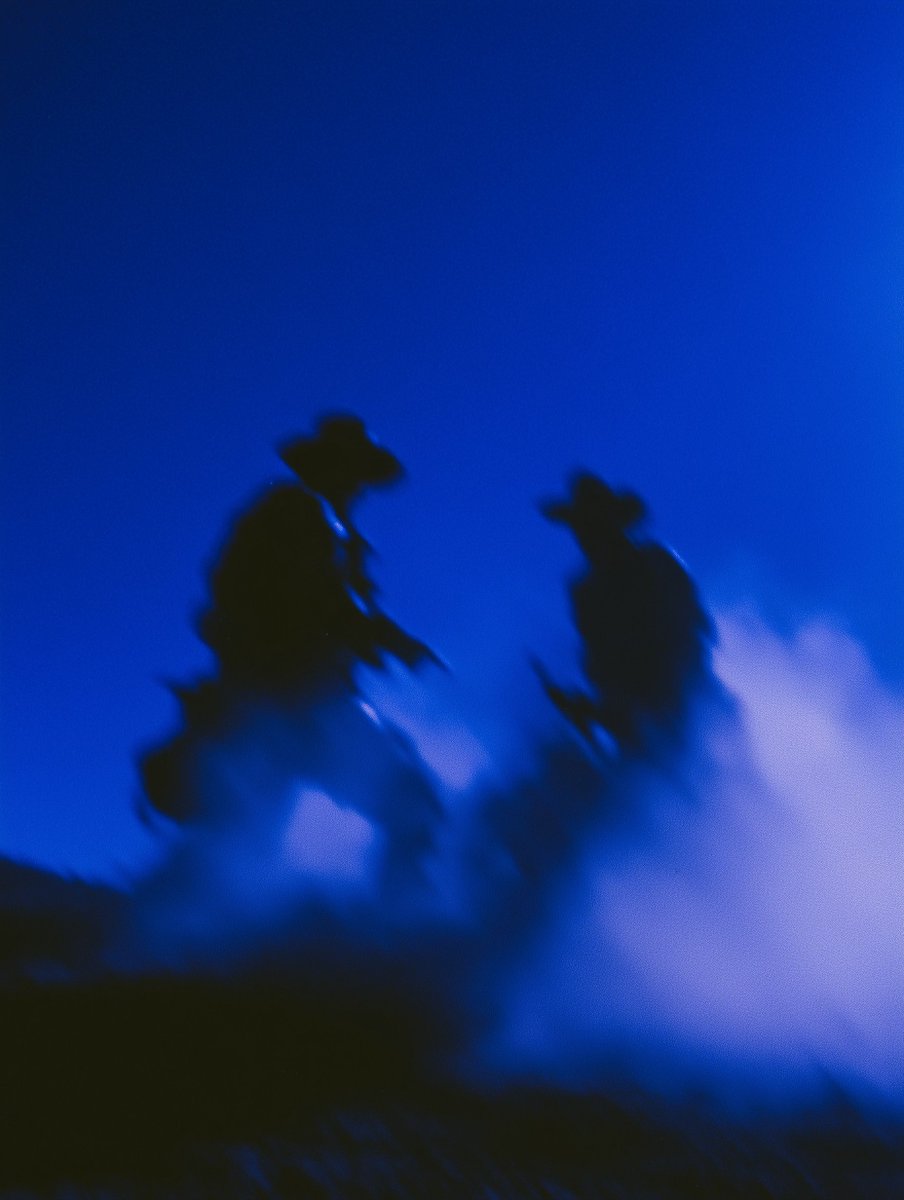 iamnotsrc's tweet image. Indigo blue breeze