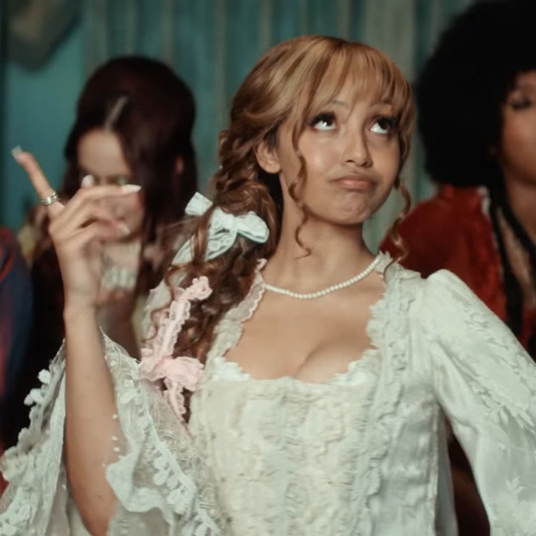 é ser muito corno a criatura que transferiu o feriado da terça pra segunda, impedindo o enforcamento