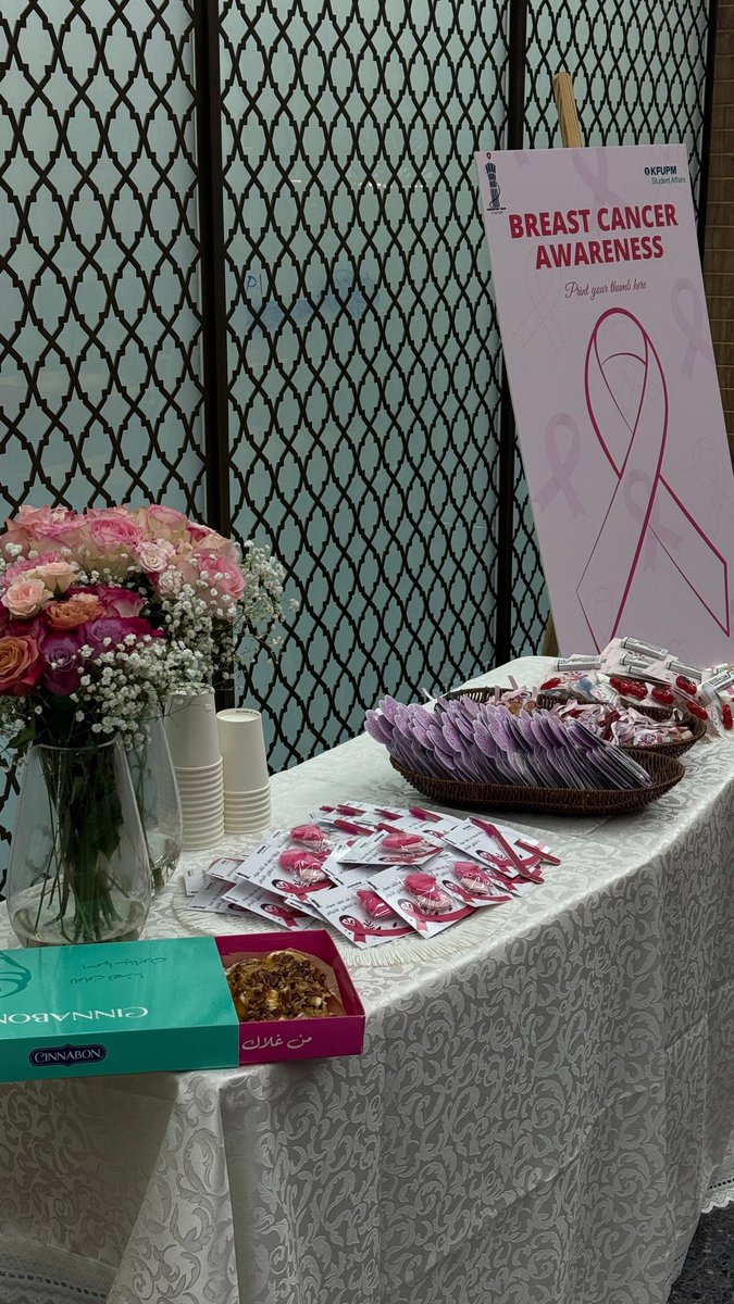 Kfupm_FVC's tweet image. ضمن مسؤوليتنا المجتمعية، اقام نادينا في جامعة الملك فهد للبترول والمعادن ركنًا توعويًا عن سرطان الثدي، إيمانًا منا بأهمية نشر الوعي ودعم المريضات في رحلتهن مع العلاج.🎀

لأن الوعي حياة 💗
#الشهر_الوردي #BreastCancerAwareness
