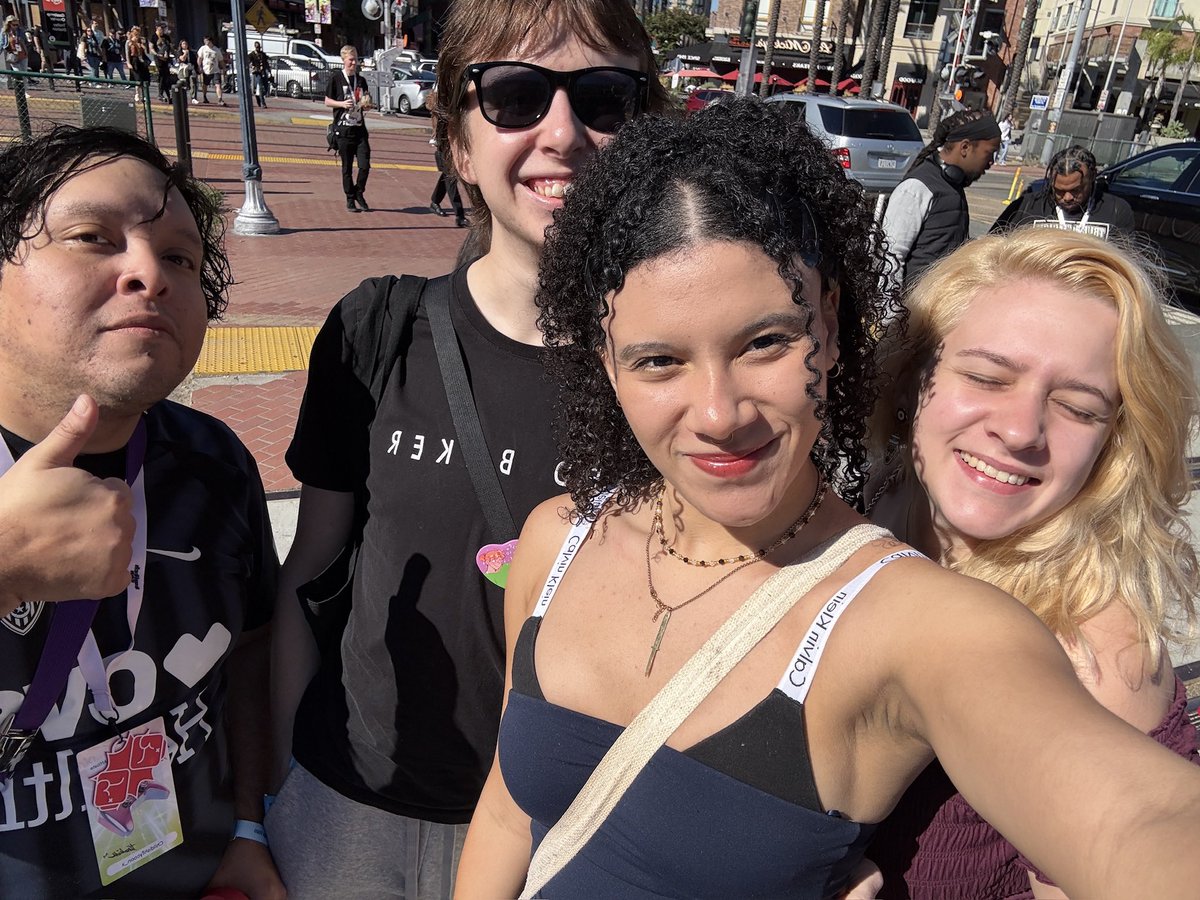 OnyxiLive's tweet image. i miss twitchcon already :,)

i had such an amazing time in san diego because of my incredible friends, boyfriend, and everyone else i met !

being surrounded by so many people with the same passions as me always makes me so motivated and excited for the future 💜