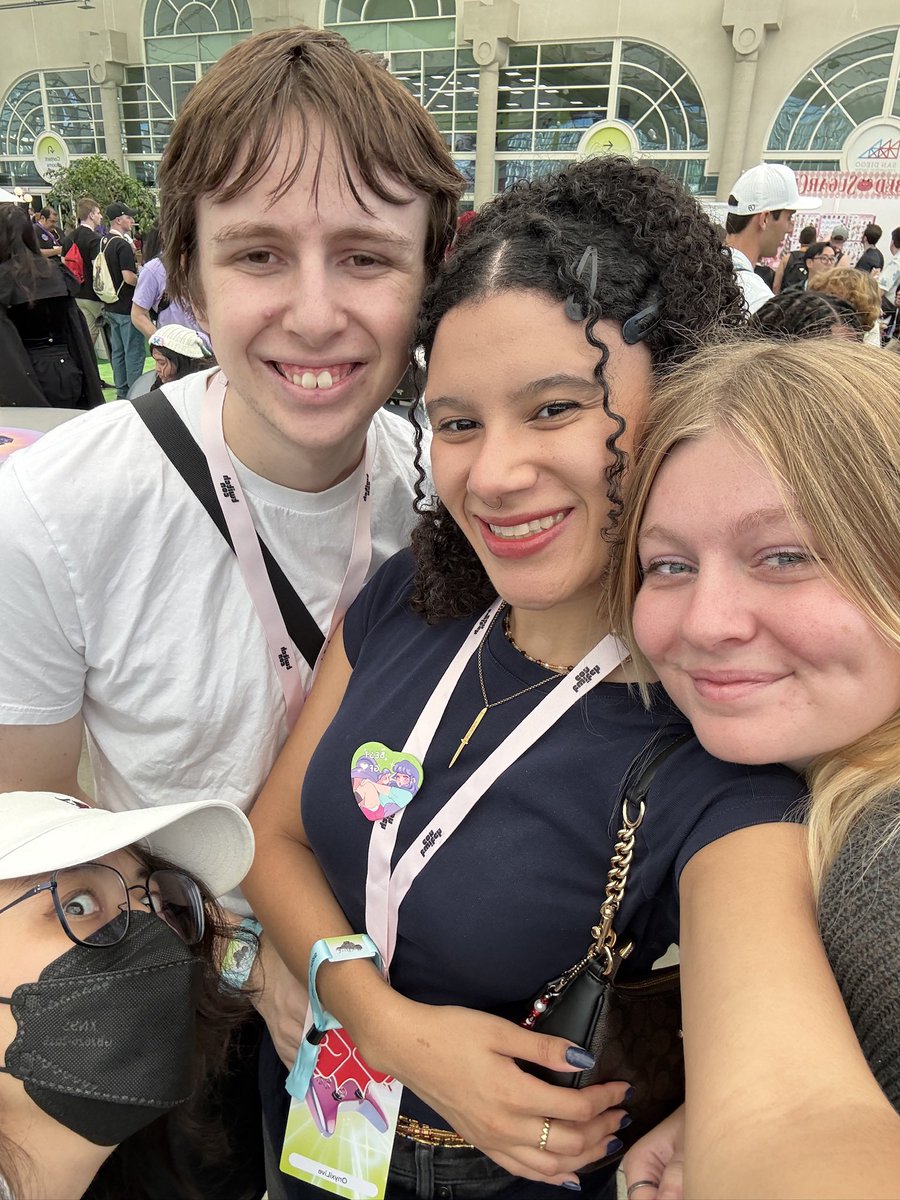 OnyxiLive's tweet image. i miss twitchcon already :,)

i had such an amazing time in san diego because of my incredible friends, boyfriend, and everyone else i met !

being surrounded by so many people with the same passions as me always makes me so motivated and excited for the future 💜